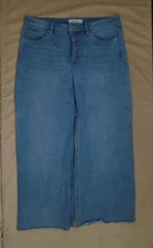 Moco Boutique Women's Wide Leg Tummy Control Crop Jeans Medium Wash Size 15/32
