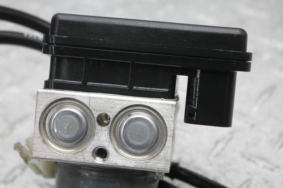 KTM 690 2016 Duke módulo de unidad de bomba ABS Foto 3 de 4