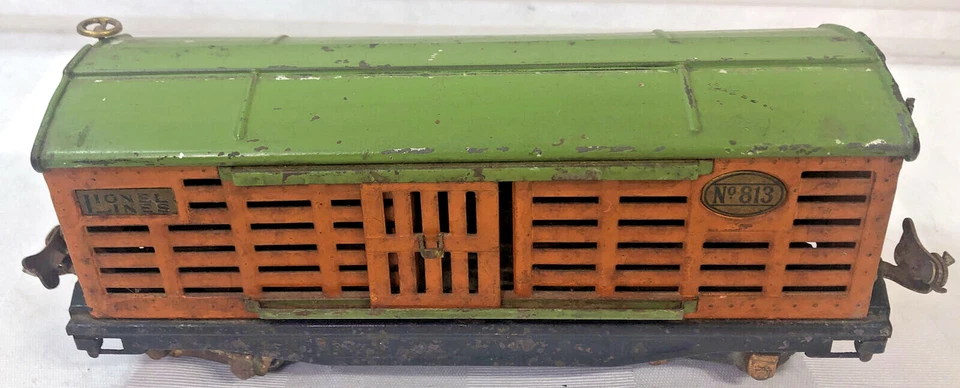 Prewar LIONEL No. 813 CATTLE CAR – Orange w/ Green Roof - O Gauge - Image 2 of 4