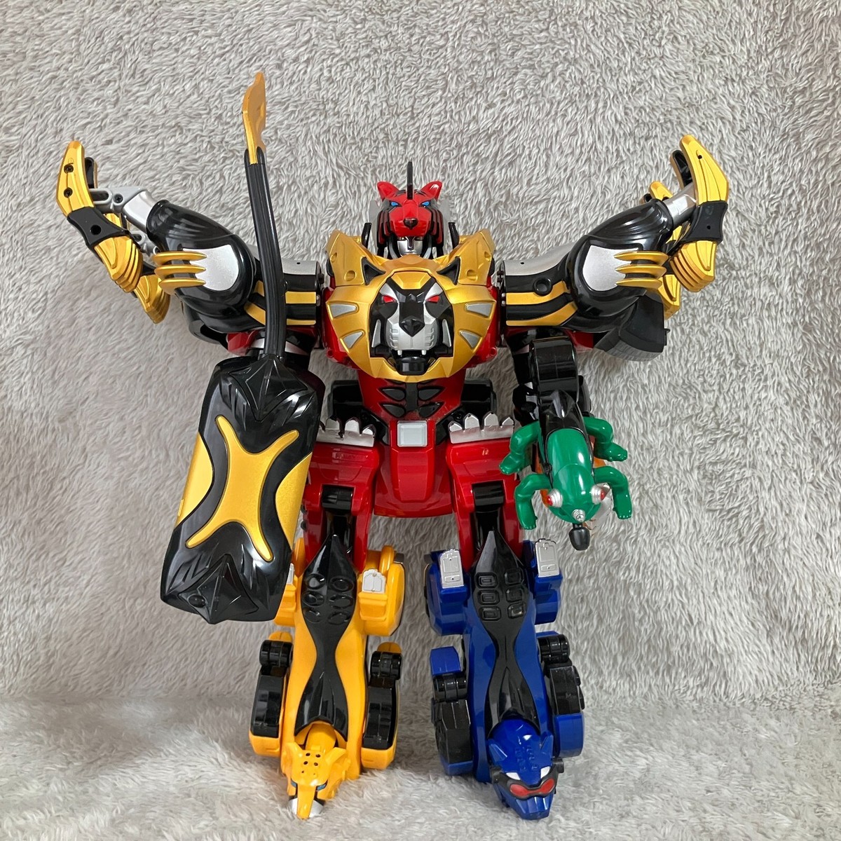 BANDAI パワーレンジャー　MEGAZORD プレイセット　本体約40cm Amazon.co.jp: Power Rangers Hasbro Lightning Collection Zord