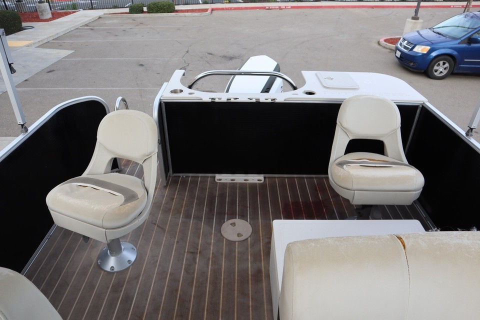 2017 Manitou Aurora 220 VP VToon Tri Toon Pontoon Patio Boat Deck Boat