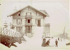 SUISSE Circa 1900 Chalet  à la montagne Jeux dans la neige