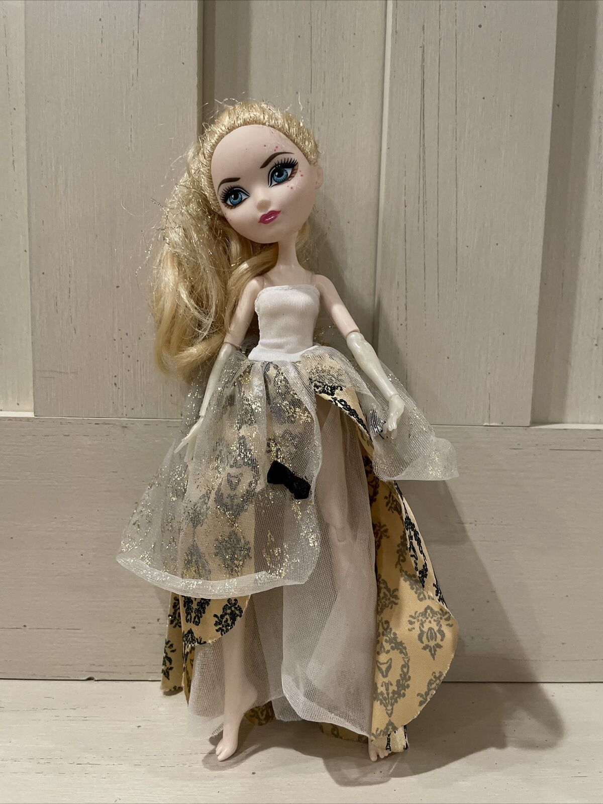 Unique and Funky Gifts: Ever After High Dolls - Apple White