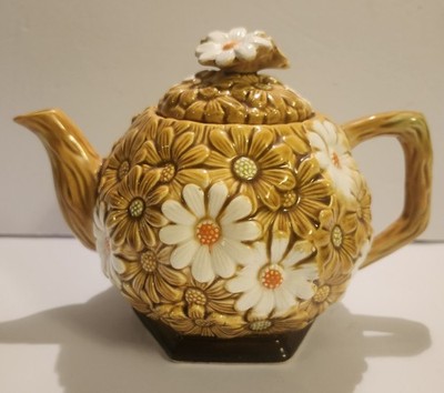 Vintage Fred Robert's Daisy Teapot 1970 s Japan 6 1/2'' high