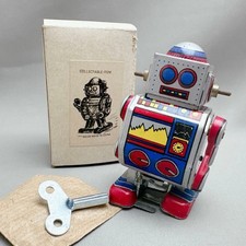 Tin Robot 235 Retro Vintage Wind-Up Walking Toy, Collectible, 8cm