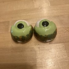 VINTAGE MACRAME CERAMIC PLASTIC FROG EYES BEADS NOS NEVER USED O HENRY