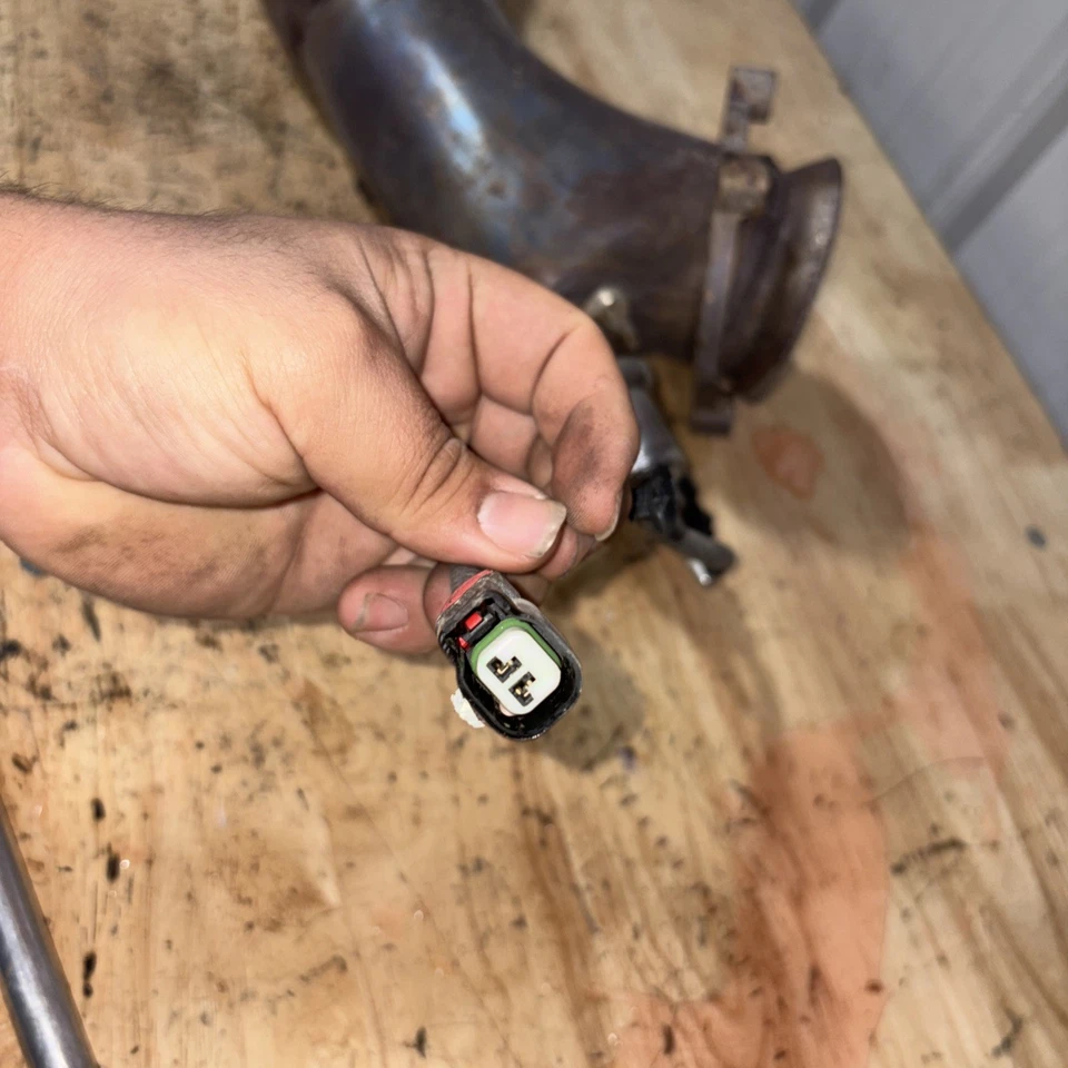 2020 GMC Sierra 2500 HD DEF Emission Reduction Fluid Injector 12688993 - Image 2 of 4