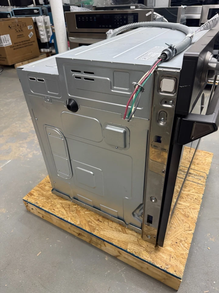 Samsung - NV51K7770SG - 30" Single Wall Oven with Flex Duo, Steam Cook and WiFi - Image 4 of 4