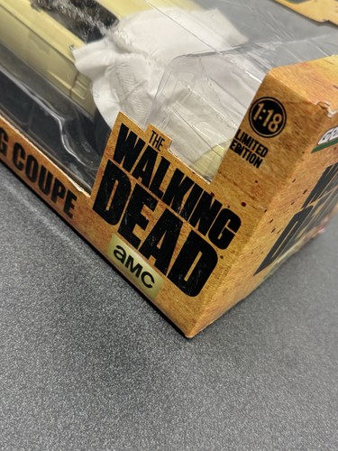 Green light Collectibles 1967 Ford Mustang Coupe Walking Dead Series 1:18 Scale - Picture 3 of 9
