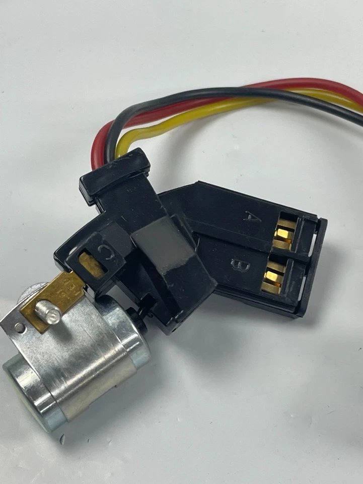 无线电/交流电容器组件 U518 来自 Carquest cross ref. 标准 RC8 — 第 2/4 张图片