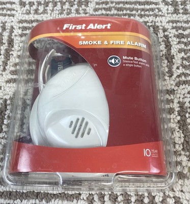 First Alert 10-Year Battery Powered Smoke Alarm Smoke Detector SA303CN3