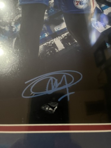 Foto enmarcada autografiada de Joel Embiid 16x20 - Fanáticos - Imagen 2 de 4