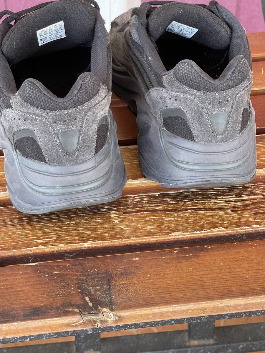 Yeezy Boost 700 V2 Vanta Size 10 In Mens. FU6684 Black 100
