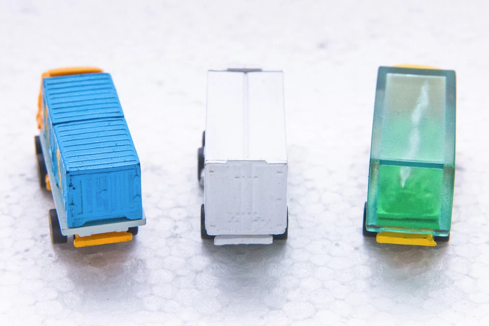 2003 Tomy Tomica Capsule Micro Car Lot Mitsubishi Yuso Aquarium Container Truck - Image 4 of 4