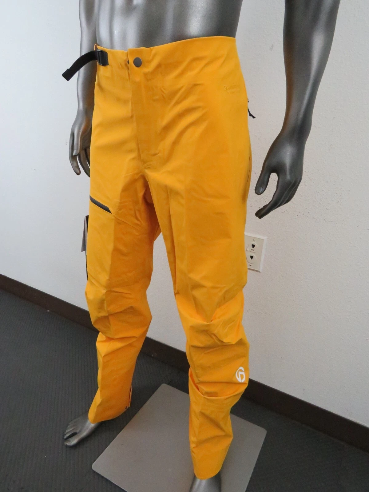 Mens The North Face Summit Chamlang Futurelight Ski Climbing 3L Pants Gold
Opens in a new window or