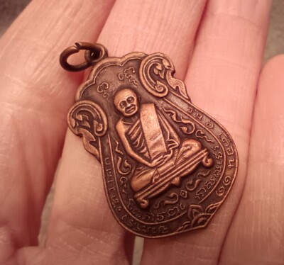 Brass metal monk amulet pendant necklace Bangkok Thailand CH722