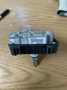 Honeywell 50034127-028 Water Heater Natural Gas Valve Body Untested See Pics