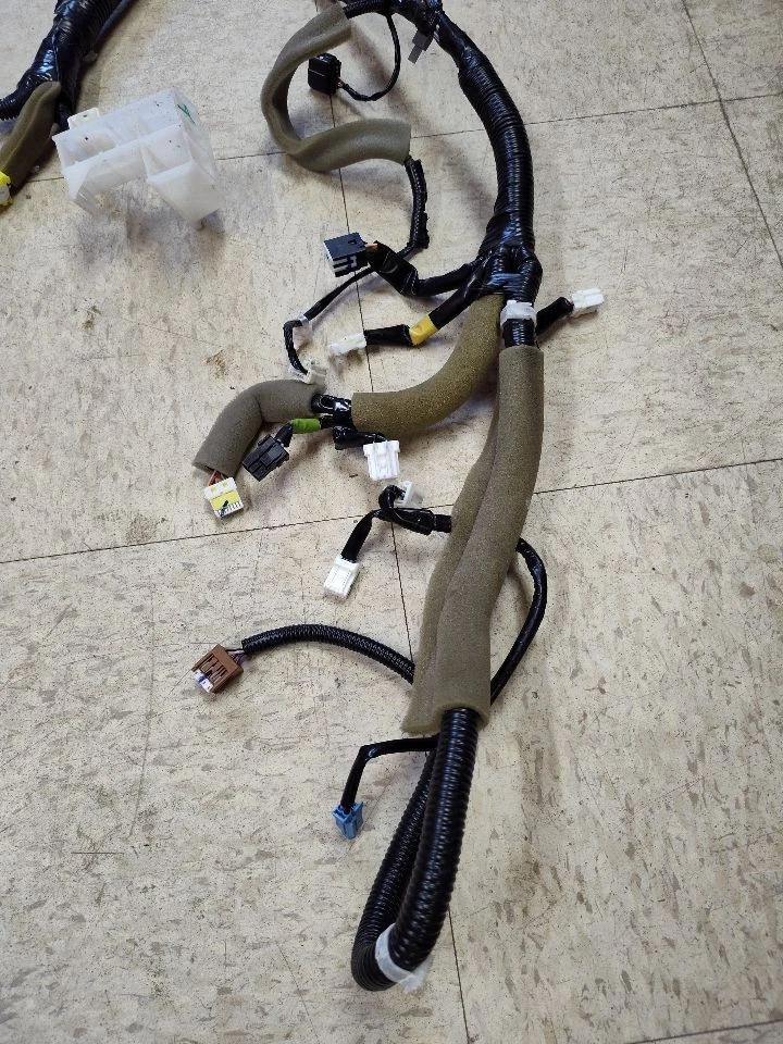 Arnés de cableado de tablero Infiniti QX56 2011-2013 AWD 3 filas con LDP, ICC, NAVEGACIÓN, HFP Foto 2 de 4