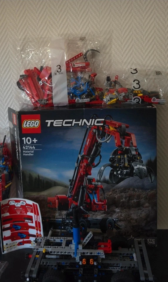 LEGO Technic 42144 Material Handler, photo 3 sur 5