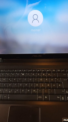 ASUS A53U, AMD  E-450 with Rade ( tm ) 1,65 GHz,  6 GB Ram,   250 GB SSD - HDD,