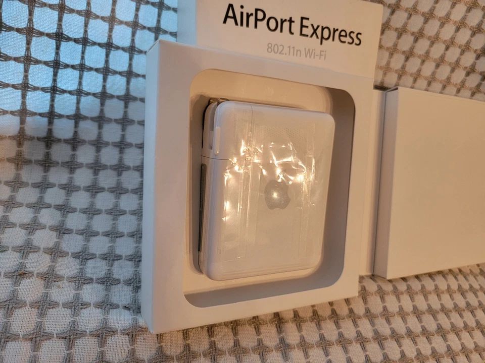 APPLE Airport Express 802.11n Wi-Fi  Mac + PC Base Station  A1264 Factory Sealed - Image 2 of 4