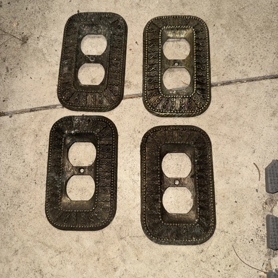 4 cubiertas de placa de salida de latón ornamentadas de colección Amer Tack & Hdwe Co. 1968 50D Foto 4 de 4