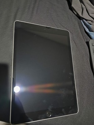 *bundle*      Apple iPad iPad Series Silver Tablet with Keyboard Case/Folio