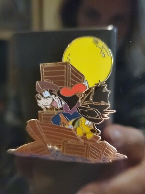 Goofy Pluto Disney Shopping Pin Patriot Day 2006 Le 250 Boston Tea Party America