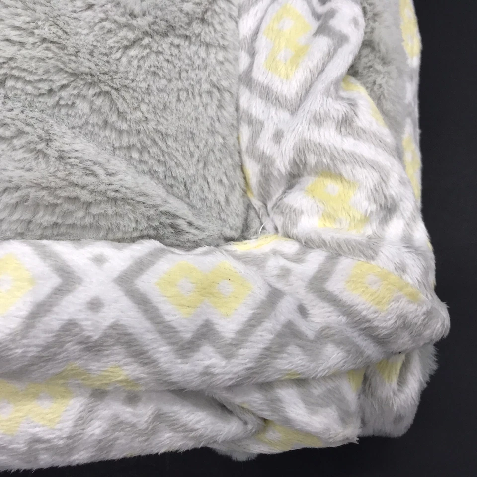 Manta bebé felpa recién nacido gris geométrica lujo triboro edredón Foto 3 de 4