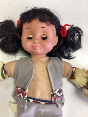 Indianerin Mädchen Puppe mit Trommel, Augen öffnen/schließen, Geschichte, Spielzeug