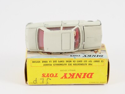 Dinky Toys F n° 510 Peugeot 204 1/43 en boite avec languette