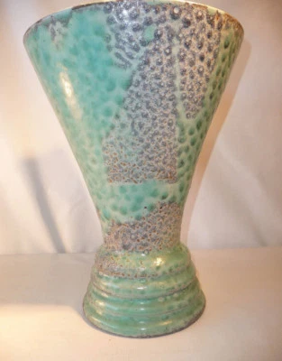 Vase en terre cuite signé Lion Coulure de couleur verte et chiné gris - Photo 1/2