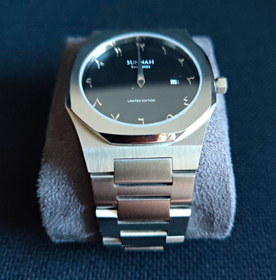Sharp Premium Steel 2.0. Voll funktionsfähig, aber kleine Kratzer am Band.