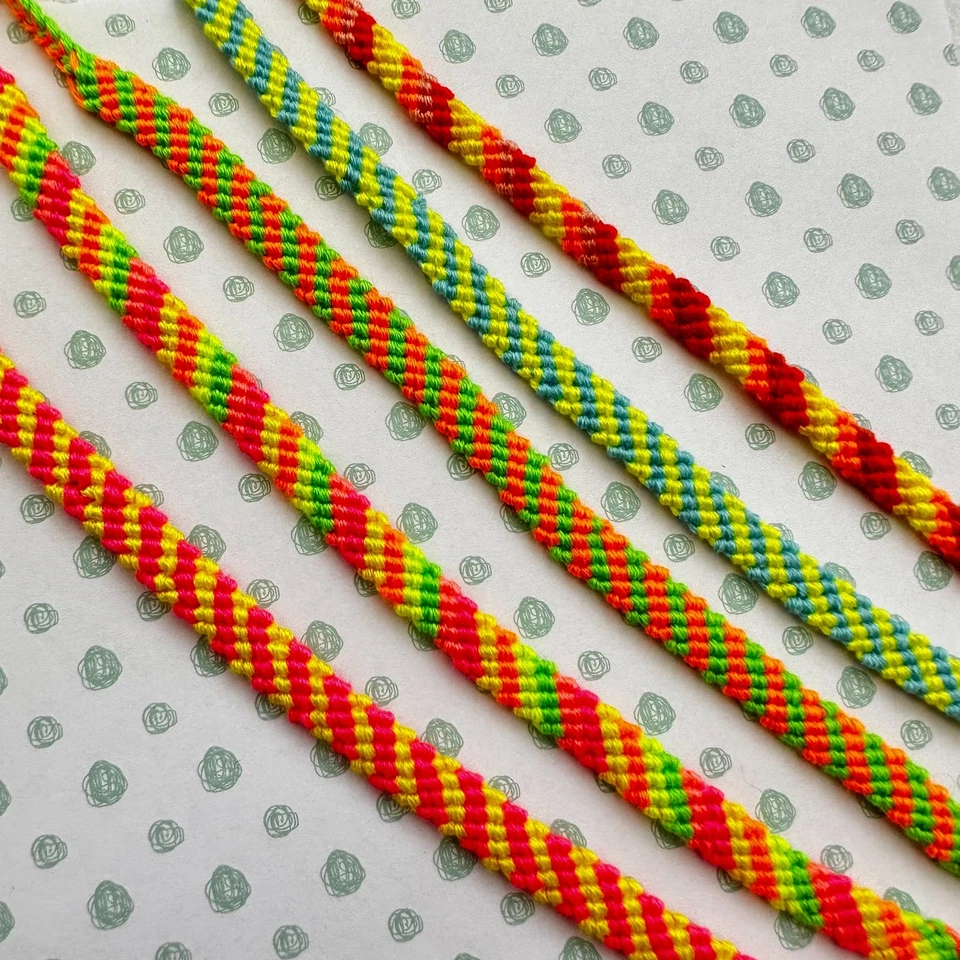 Bracciali dell'amicizia realizzati a mano tecnica macramè fluo - personalizzato - Immagine 4 di 4