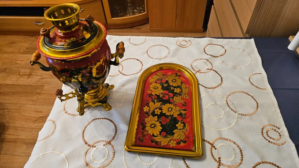 Russischer Samowar mit Tablett, Messing von 1992 elektrisch wie neu. - Bild 4 von 4