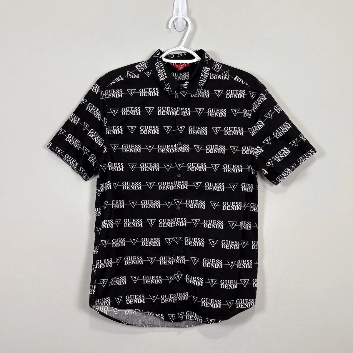 Camisa con botones Y2K Guess para hombre talla pequeña negra logotipo completo deletrear estilo años 90