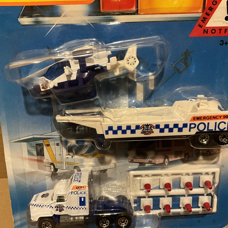 MATCHBOX EM 60 / EM 61 MACK TRUCK & TRAILER  POLICE UNIT- ON CARD - Image 3 of 4