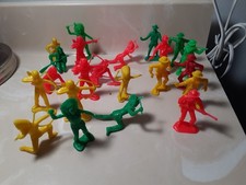 Lot of 22 Western Play set Colored Plastic Cowboys And Indians