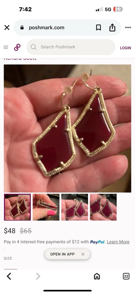 Pendientes Kendra Scott Alex piedra dorada con piedra granate. Bolsa antipolvo usada Foto 3 de 4