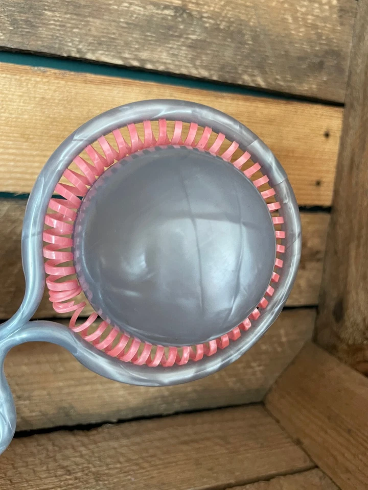 Hochet ancien en celluloïd aspect quartz - Photo 2/4