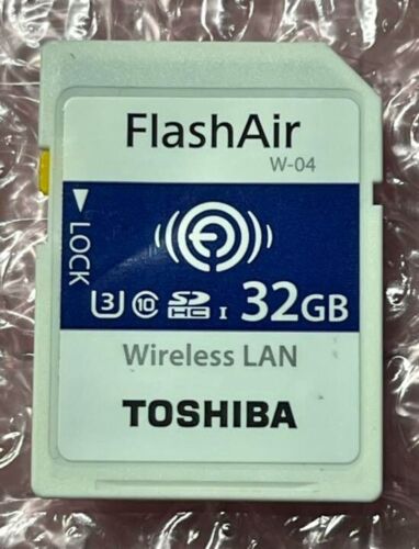 TOSHIBA W-04 FlashAir 32GB Memory Card body only From Japan Fedex Good condition - Afbeelding 1 van 2