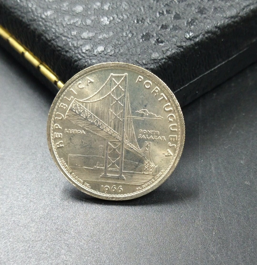 Picture 1 of 2