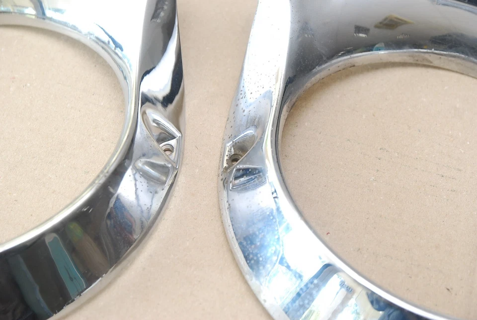 Faros delanteros fiat 1500l 1800 2100 marcos envolventes moldura cromo sobre metal Foto 2 de 2