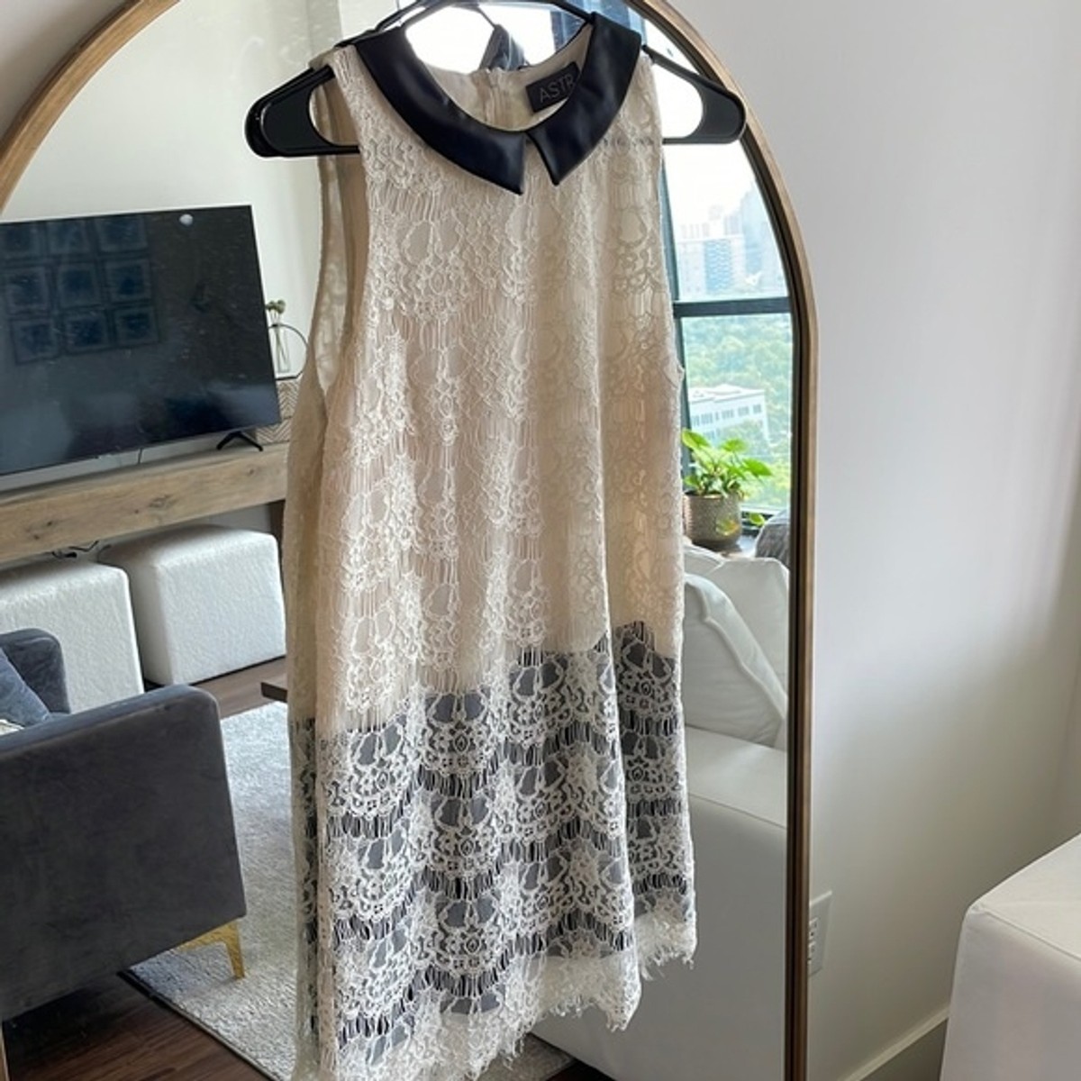 astr leather dress ivory lace cocktail shift mini with faux collar. Size XS atf-oc-07.09.25