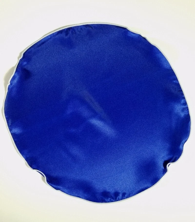 NOVO - Pufe masculino 2 em 1 bolso redondo quadrado - Cetim azul royal com acabamento branco - Imagem 4 de 4