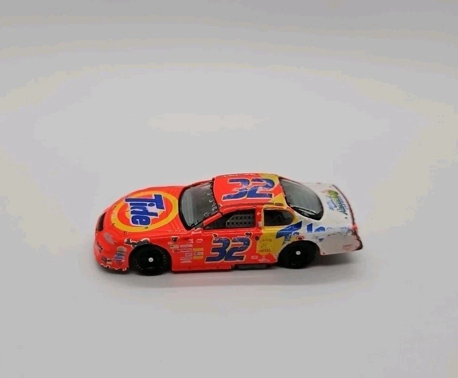 Racing Champions 1:64 Ricky Craven #32 Tide 2002 Taurus Foto 2 de 4
