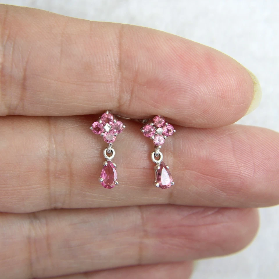 Pendientes colgantes de turmalina rosa de oro blanco de 9 quilates Foto 3 de 4