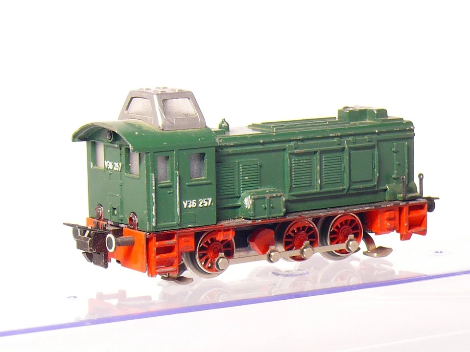 Trix Express 261 H0 Diesellok V36 der DB mit Dachkanzel, Metallguss    #33 - Bild 4 von 4