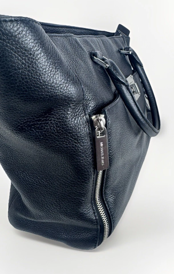 Bolso de Mano Michael Kors Sloan Grande Cuero Guijarro Negro con Bloqueo Giratorio Foto 3 de 4