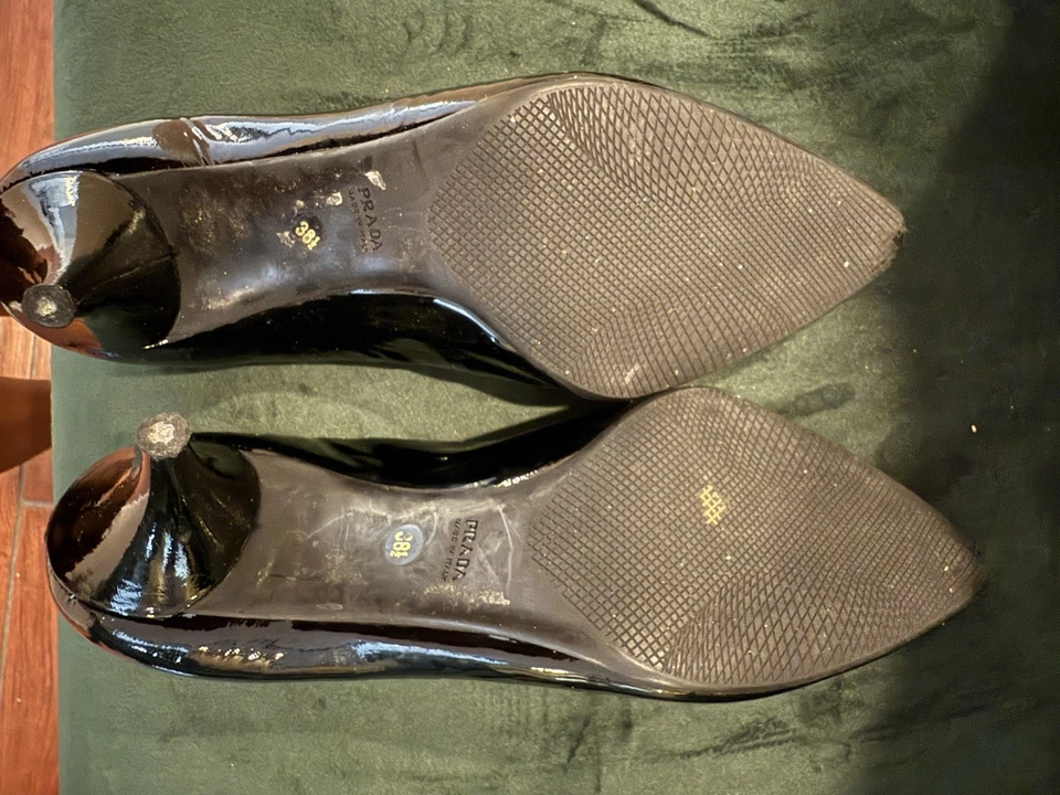 Tacones de gatito de charol Prada talla 38,5 Foto 3 de 3